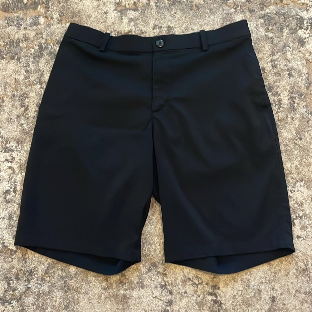 Men’s black Nike Dri fit golf shorts